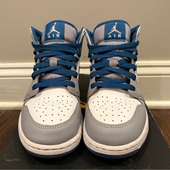 Air Jordan 1 mid (GS) True blue 5.5Y - Picture 2 of 7